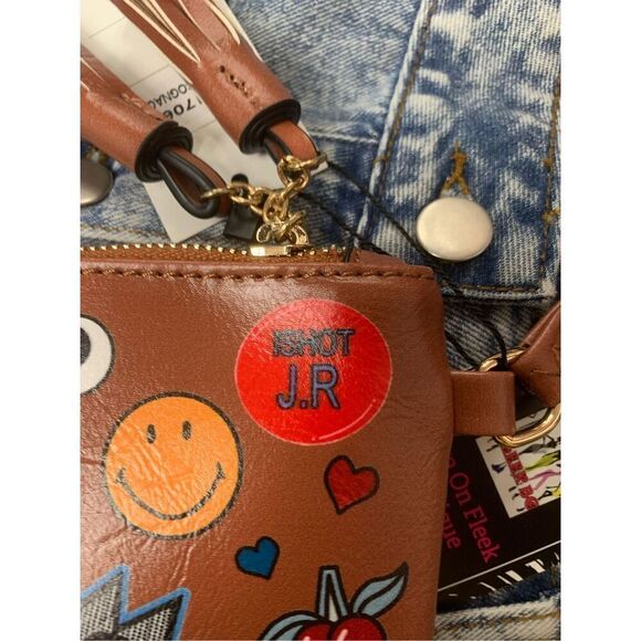 Graphic Wristlet - Picture 3 of 6